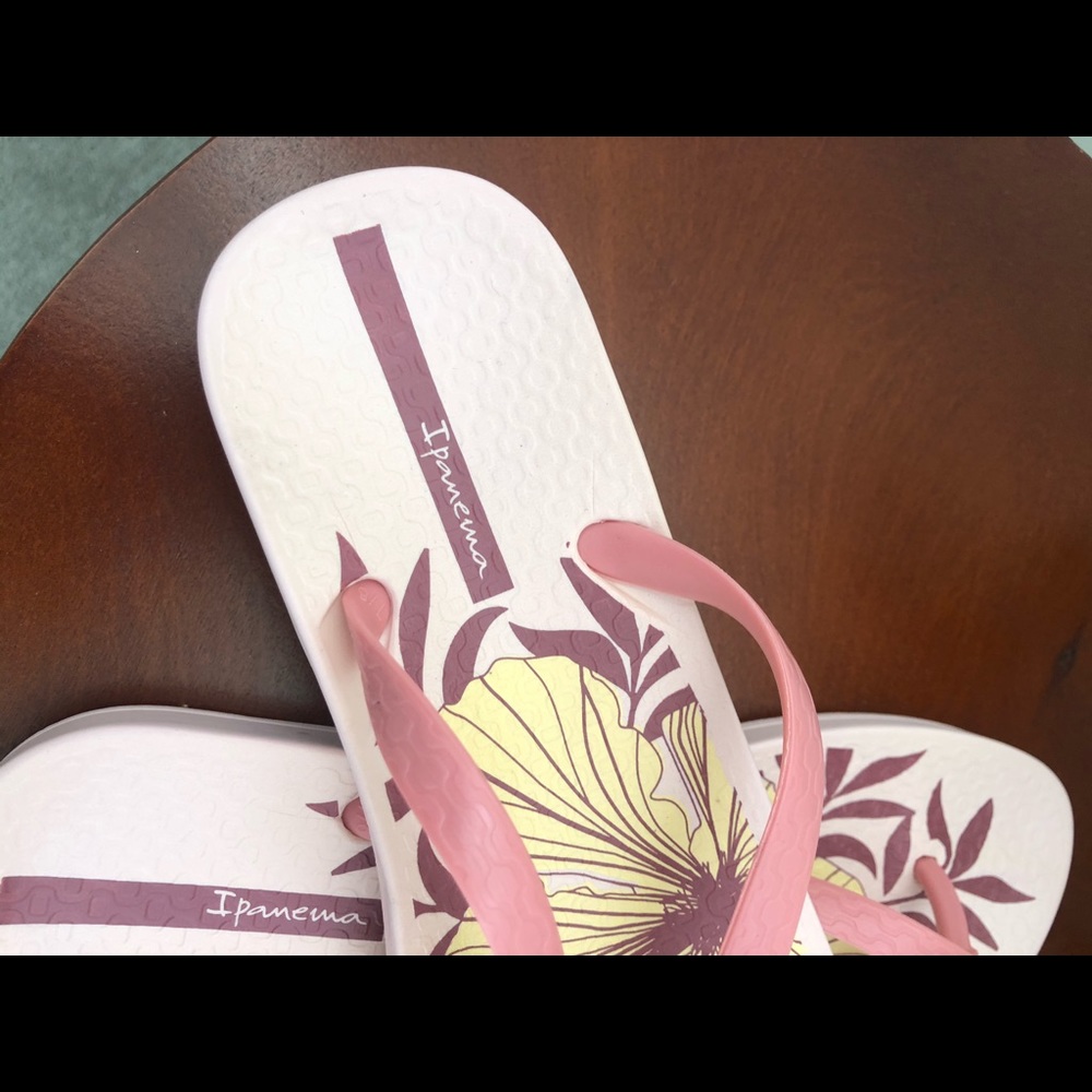Ipanema white flower sandals with pink straps 8 - Picture 3 of 5